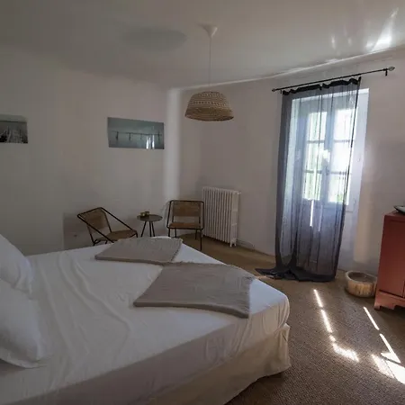 Maison d'hôtes Les Cailloux Dorés *