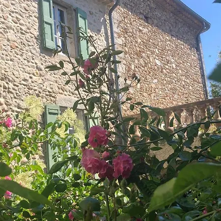 Maison d'hôtes Les Cailloux Dorés *
