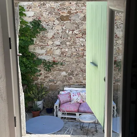Maison d'hôtes Les Cailloux Dorés *